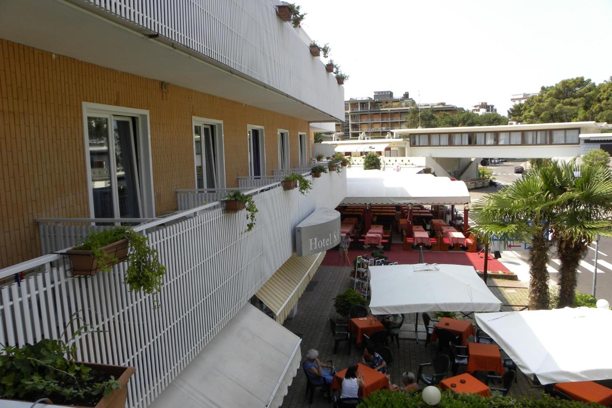 Hotel Santa Cruz Lignano Sabbiadoro Exterior photo